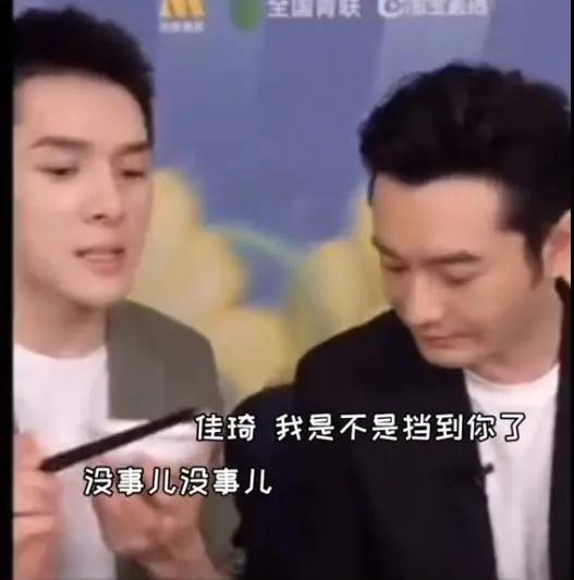 『黄晓明』杨颖终于把黄晓明“逼疯了”从华谊一哥到卑微卖货，到底怎么了？