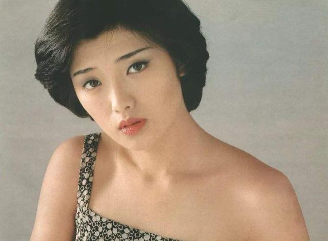 山口百惠|曾经的绝色大美女，为爱情“隐退”40年，今61岁现身“大变样”