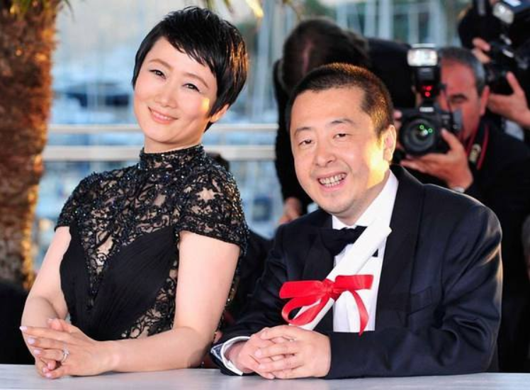 明星|她为了保持不老容颜，连续20年不吃晚饭不生育，今42岁却像62岁