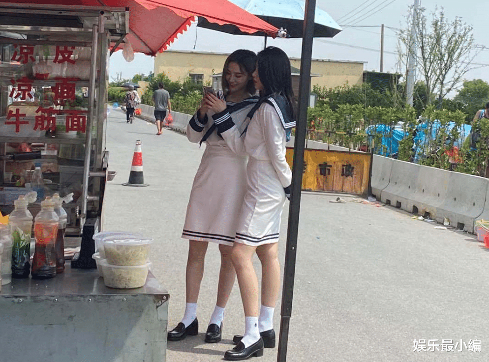 许佳琪|许佳琪买凉皮被拍下，失去了十级瘦身效果后的生图，我没眼花吧？