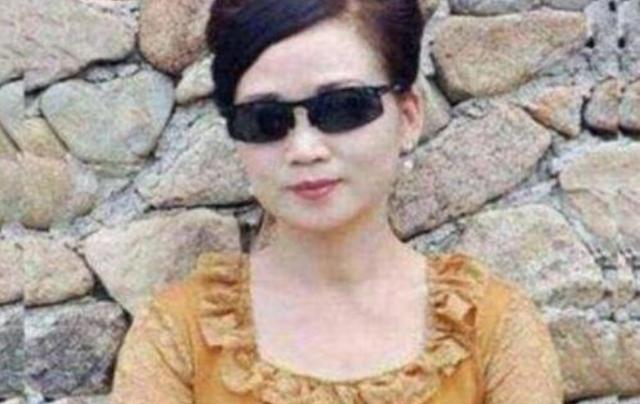 「豪车」50岁富婆招司机，月薪10万开700万豪车，4点要求致使无人应聘！