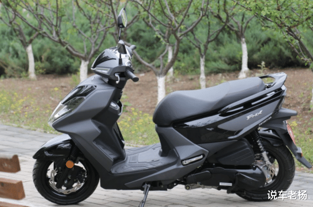 动力▲实力出圈的运动踏板，悬架可调，标配ABS，电喷发动机功率8.3千瓦