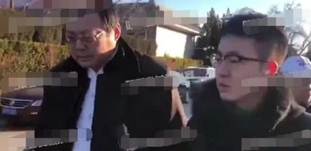 朱军倪萍李思思现身悼念赵忠祥，梁宏达采访说：我们是有交情的