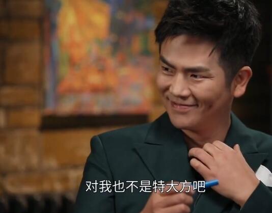 张佳宁▲张佳宁追问舅舅送自己的衣服是不是打折的 张晓龙：很便宜还打啥折