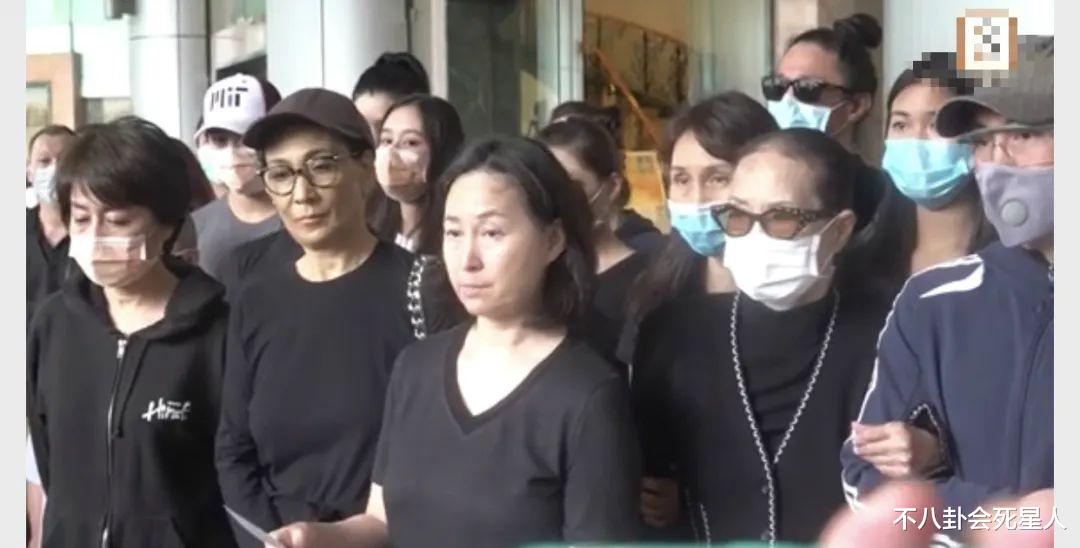 「赌王」赌王四房终于现身!奚梦瑶黝黑亮相何猷君不安,大局仍由二房掌控