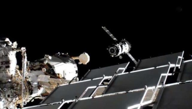 太空▲俄罗斯机器人曾去了趟太空，回来后却有异常，他们疑被操控了