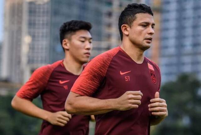 『中国足球』下午17点！中国足球传喜讯：两大归化强援将迎国足首秀，世界杯稳了！