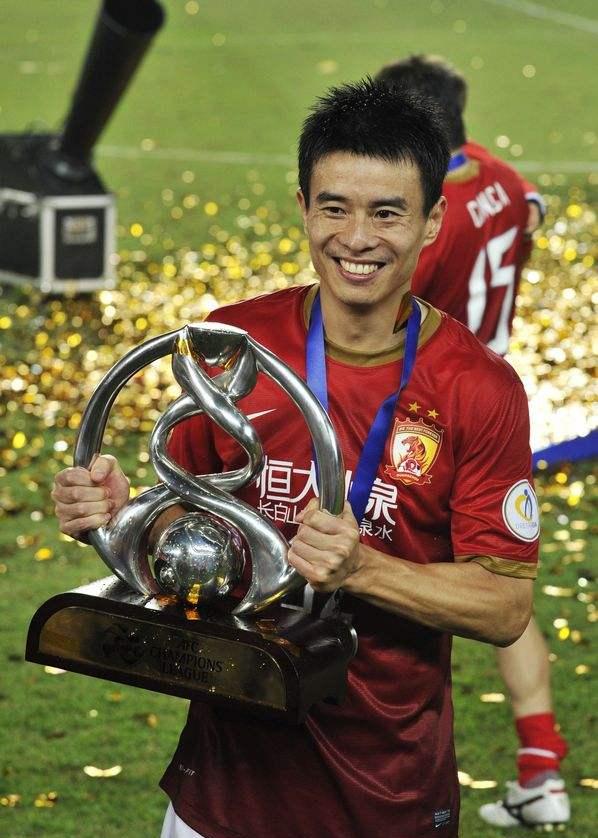 「广州恒大」恒大后卫金字塔排名：邹正、梅方4档，张琳芃仅2档，1档有争议