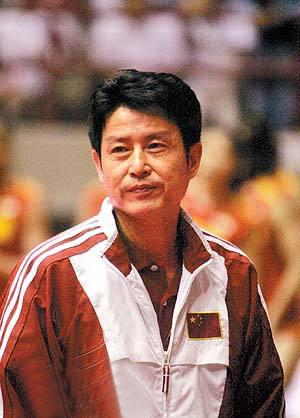 『陈忠和』女排功勋主帅陈忠和，62岁享受退休生活，女儿成家，儿子大学毕业