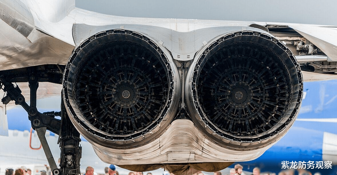 『战略轰炸机』宁愿将航母白送印度，也不卖中国一颗螺丝钉，俄这款发动机有多牛