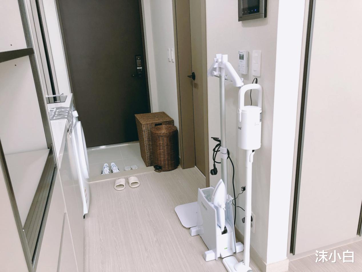 【】一个人的33平！一进门就是1㎡厨房，卧室悬在半空中，太精致了