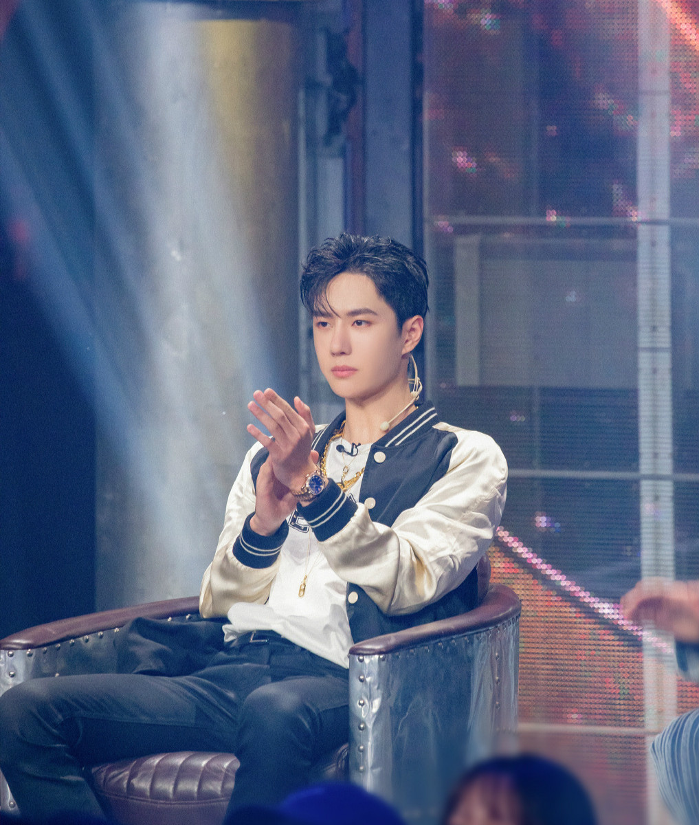 王一博|《这就是街舞》布布一穿七，队长王一博激动到扔椅子！