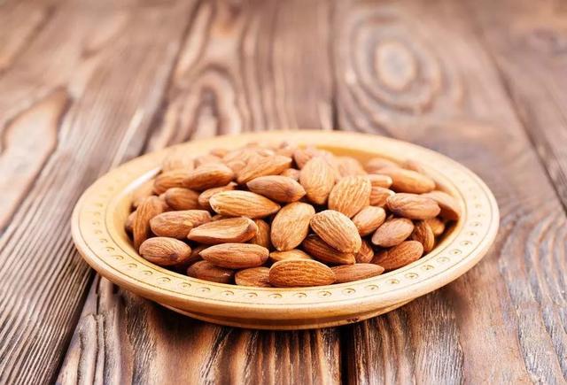 「绿茶」脂肪最害怕的7种食物，抑制脂肪堆积，促进脂肪消耗，多吃多瘦！
