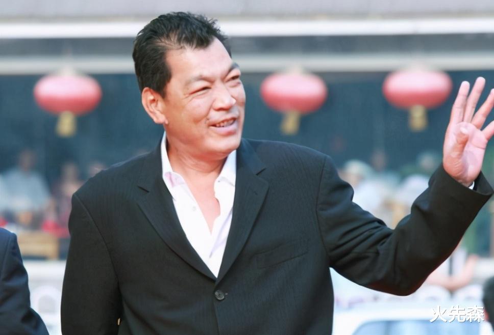 成奎安|他演了一辈子的坏人娶两房妻子，因看病花光积蓄，死后葬在村头！