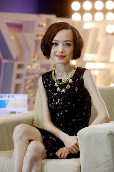 「乐嘉」乐嘉从金牌主持到身败名裂，你以为耍酒疯惹祸，其实背后藏着秘密