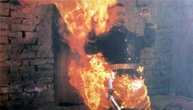 #于荣光#33年前国产西部片:徐小明搏命演出,女主角杀马喝血,至今难忘