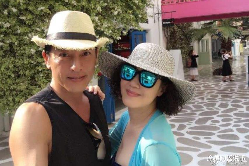 相差4岁姐弟恋,结婚25年不生娃不吃肉,今58岁老婆变这样