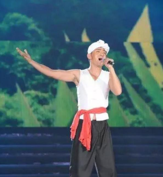 「春晚」冒充农民走红上春晚，还娶了超女老婆，身份曝光后被央视封杀！