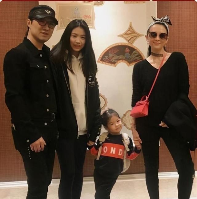 汪峰|有种“发育过猛”叫汪峰女儿,15岁身高超过章子怡,初恋脸美翻了