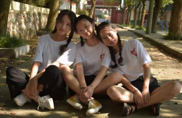 大学生|大学生入学前后对比照火了，差距太大认不出，网友：这是一个人？