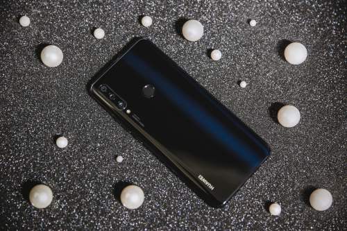 背面三摄＋128G内存，1299元的华为畅享10 plus堪称老年机首选！