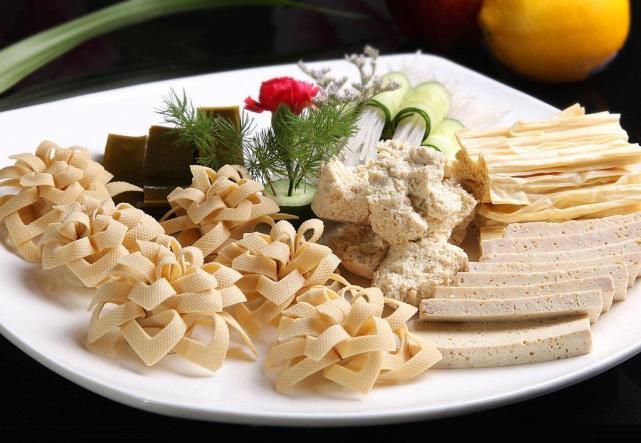 「高血压」高血压的人，可以吃花生吗？记住这3类食物，血压或许慢慢平稳