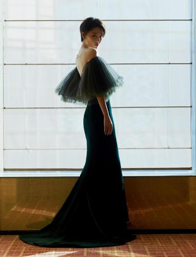 『短发』有种霸气叫张馨予剪短发，男人都“眼红”，穿衣打扮太可了