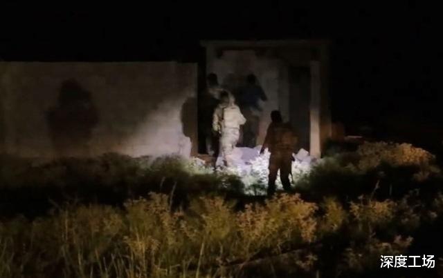 庫爾德女兵全副美國武器，深夜對敘利亞城鎮大搜捕：大批人員被捕-圖5