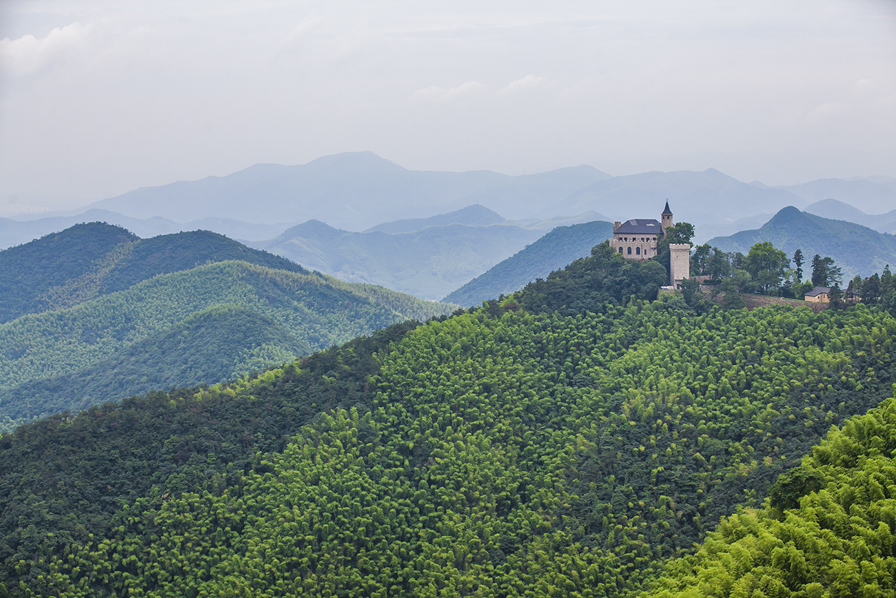 莫干山▲江南第一名山,绿荫如海,山野青翠,被誉为“真正的洗肺天堂”