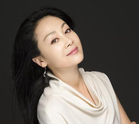 「王姬」女演员王姬一双儿女：女儿29岁闭月羞花，儿子27岁智商却只有4岁