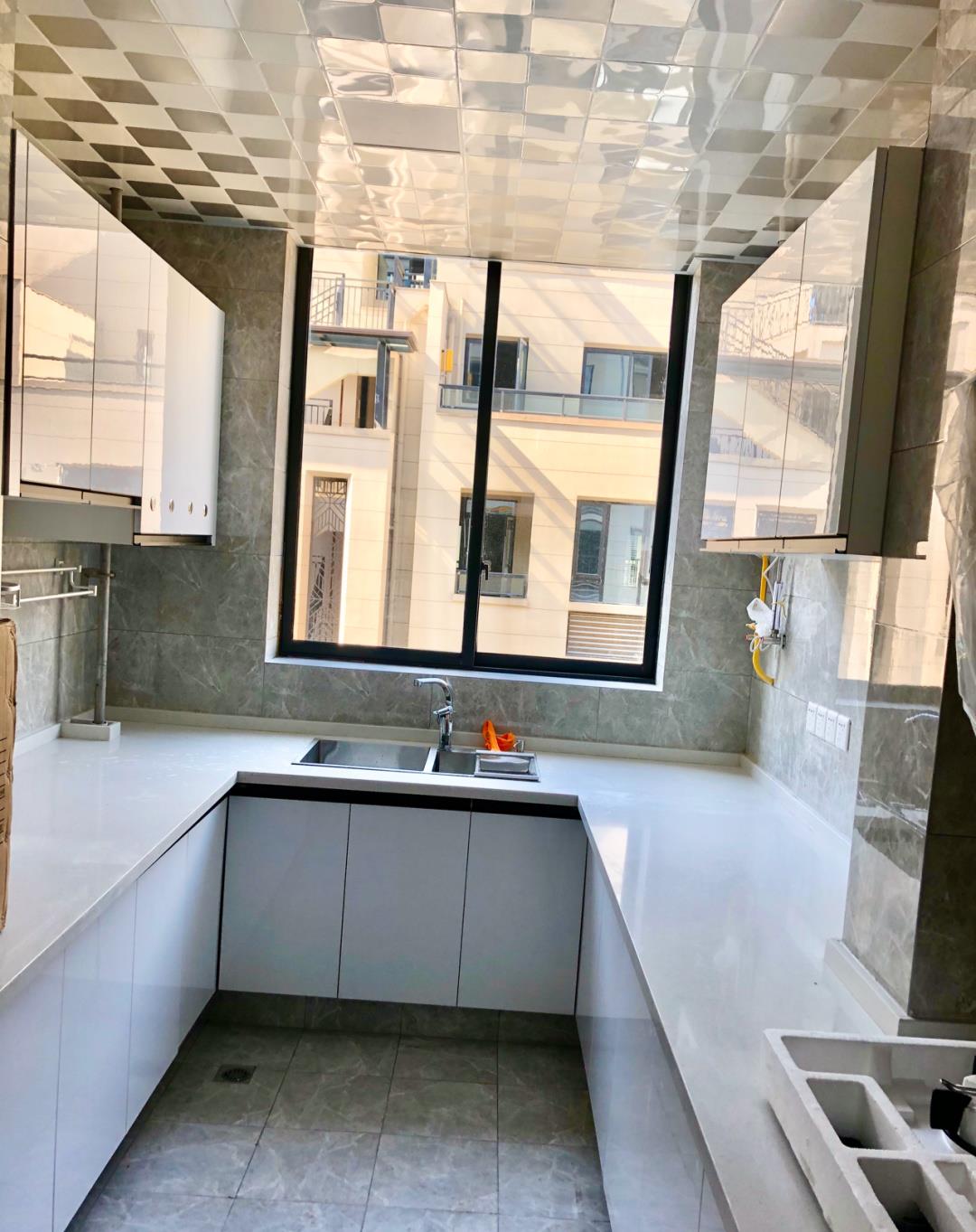 |新房通风7个月,全屋终于布置家具,电视墙贴金属线条非常满意!