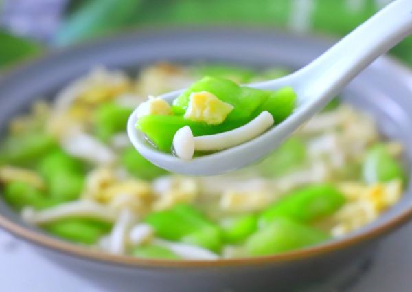 鸡汤▲丝瓜和它煮，隔天喝一碗，比鸡汤美味，补钙质，孩子个头长得高