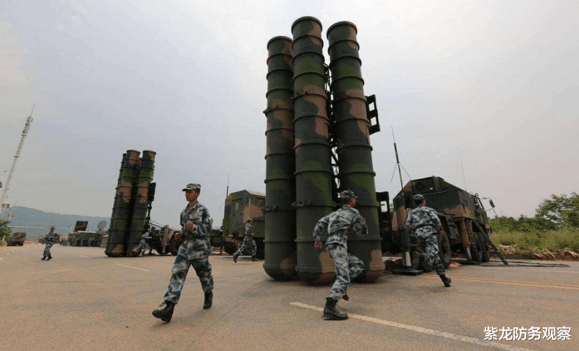 印度|必须给印度一点颜色，继歼20现身西部机场后，大批红旗9也就位