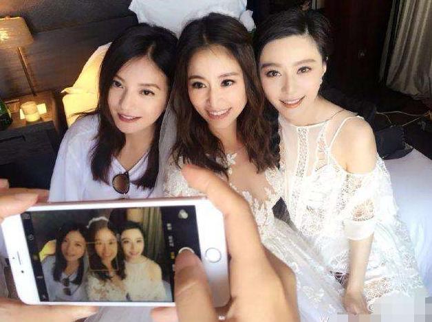 范冰冰|范冰冰陪父过60大寿，被网友吐槽不像“男人”，活脱脱小鲜肉一枚