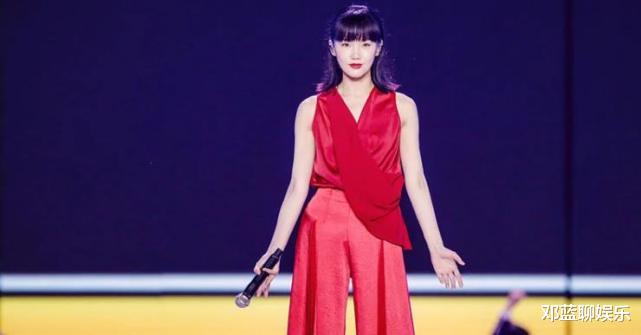 黄龄|她33岁却没有一件完整衣服，上跑男狂剪队服，穿上后跑男团都酸了