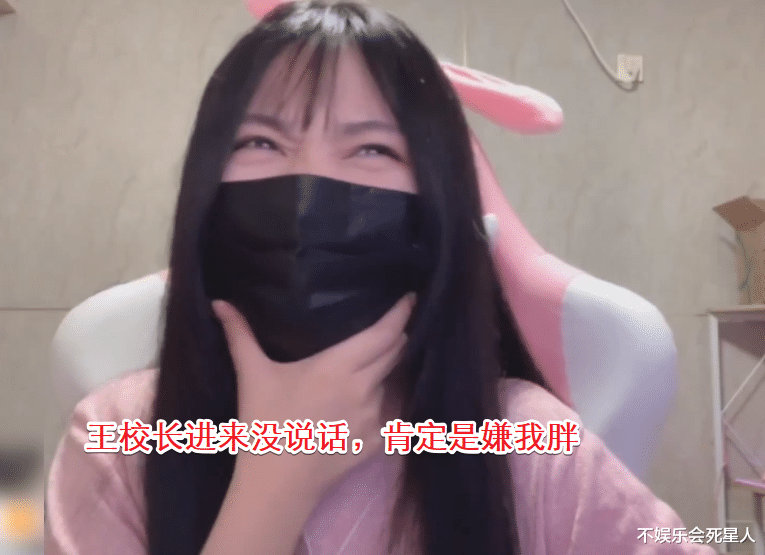 「德云社」一条小团团露脸直播，王思聪送了16个超火，随后的反应亮了