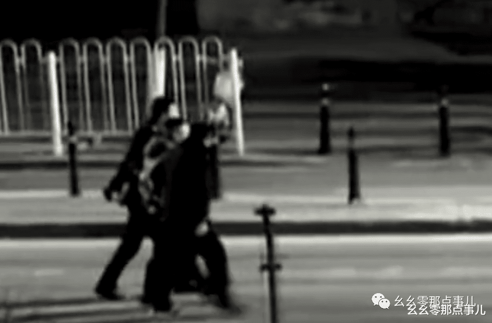 幺幺零那点事儿 见到警车撒腿就跑,北京民警百米追逐!男子被抓后辩解:我锻炼呢