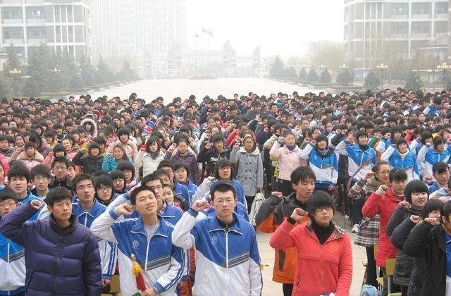 考试|为什么在高考的时候，尽量不要穿校服？班主任说出原因