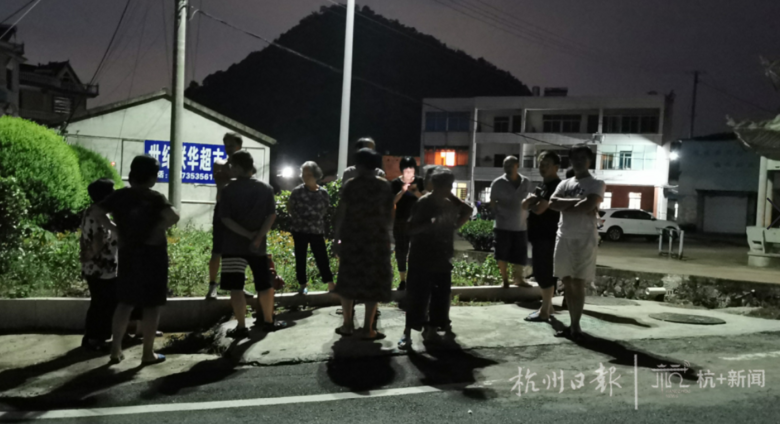 许强|重大犯罪嫌疑人许某某在老家形象跟电视上完全两个人