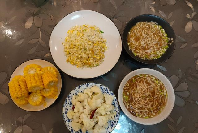 米饭|月薪4000的家庭，晚餐都吃啥？不剩菜、不浪费，每餐不超十元钱