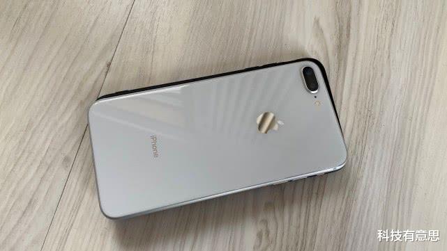 iPhone 8■用近3年的iPhone8P，摘掉手机壳的那一刻，我决定不等iPhone12了