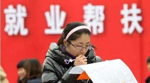 直升机■874万大学毕业生涌入社会，就业难！教育部指点你4招