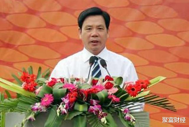 晨光文具|“藏”在文具盒的暴利行业？他靠“支笔” 年赚百亿 手握亿万财富