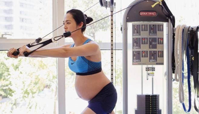 “金剛芭比”袁合榮，懷孕34周仍堅持健身，網友驚呼：真人版春麗-圖8