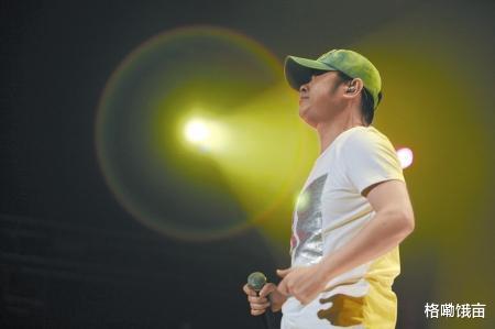 刀郎|那些年的神曲歌手:庞龙当老师,刀郎成乐坛耻辱,郑源查无此人