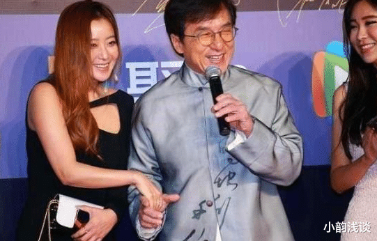 『成龙』15年后，66岁成龙遇上42岁金喜善还又抱又亲，女方说出不拒绝理由