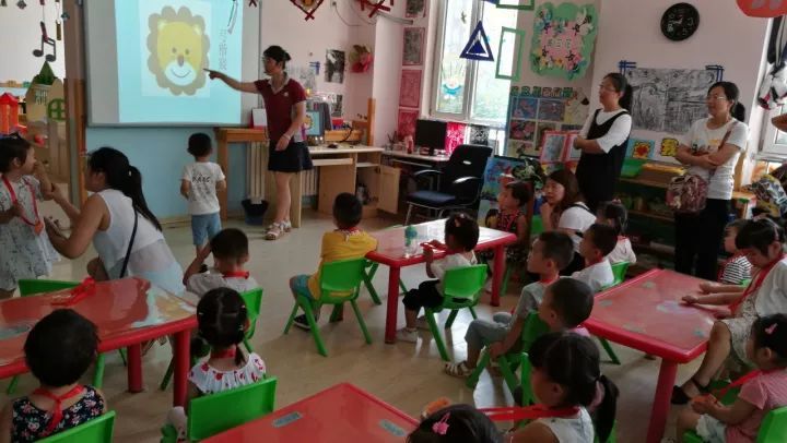 『』老师让孩子捐花，4岁女儿出手大方，2万块的永生花就这样捐了