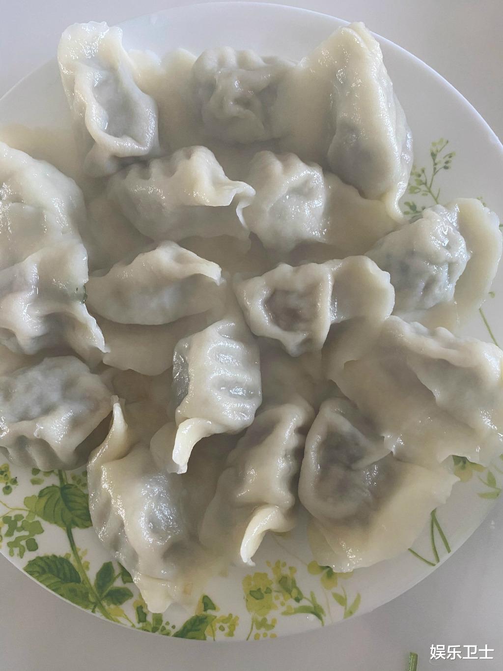 岳云鹏|岳云鹏晒全球分鹏，11个版本都很像，似要召集一起搞事情，后援会发现难题