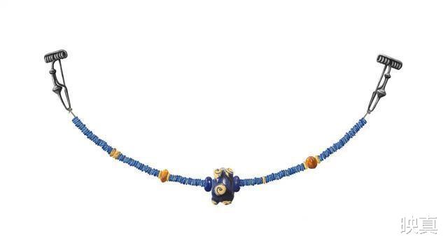 映真|瑞士发现2200年前“睡美人”，穿羊皮大衣戴青铜项链，躺在树干里