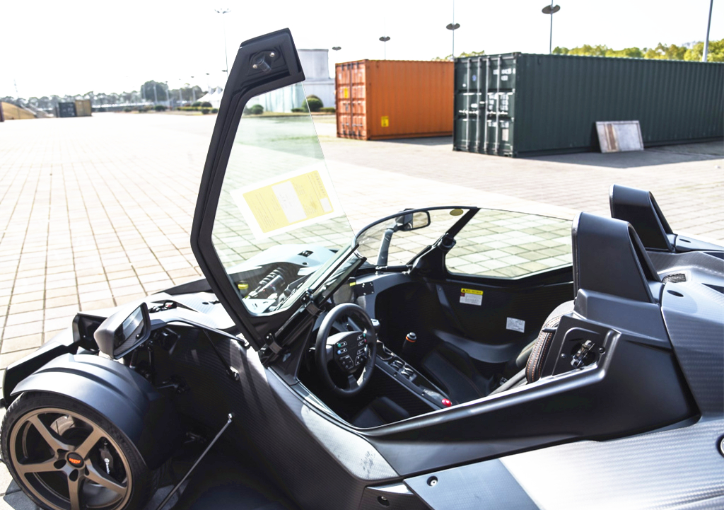 XBOW@被称为“公路卡丁车”，2.0T爆320马力，3.8s破百，外观比911还帅